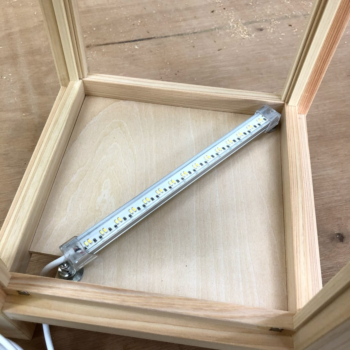 木製和風行灯「四季」SK-1 ヒノキ作り LED照明 USB電源 – 組子細工アート たあとるろっくかんぱにい